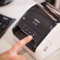מדפסת מדבקות רחבה תרמית  Brother QL-1100